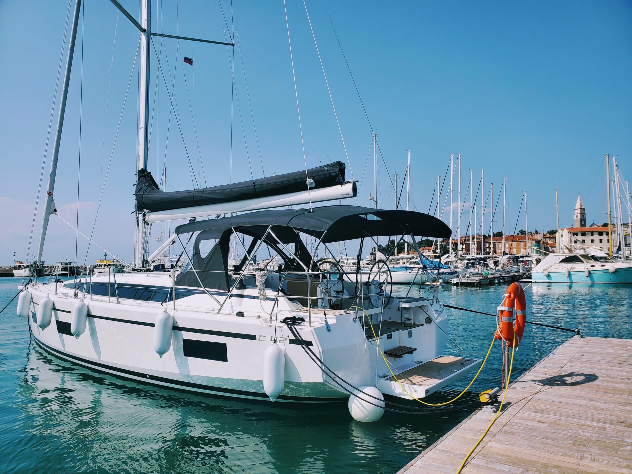 Bavaria C42 - photo 4