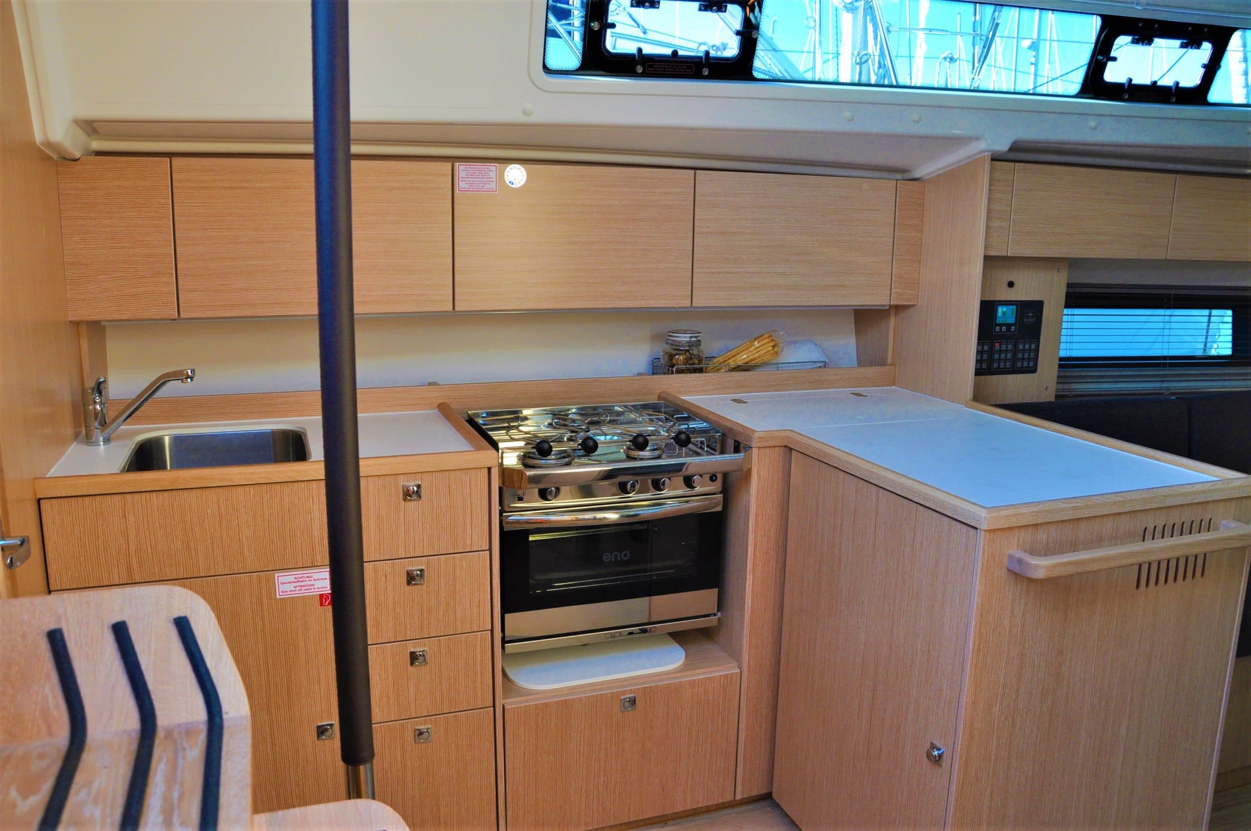 Bavaria C42 - photo 5