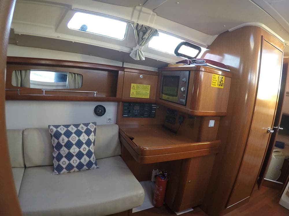 Oceanis 37 - photo 16