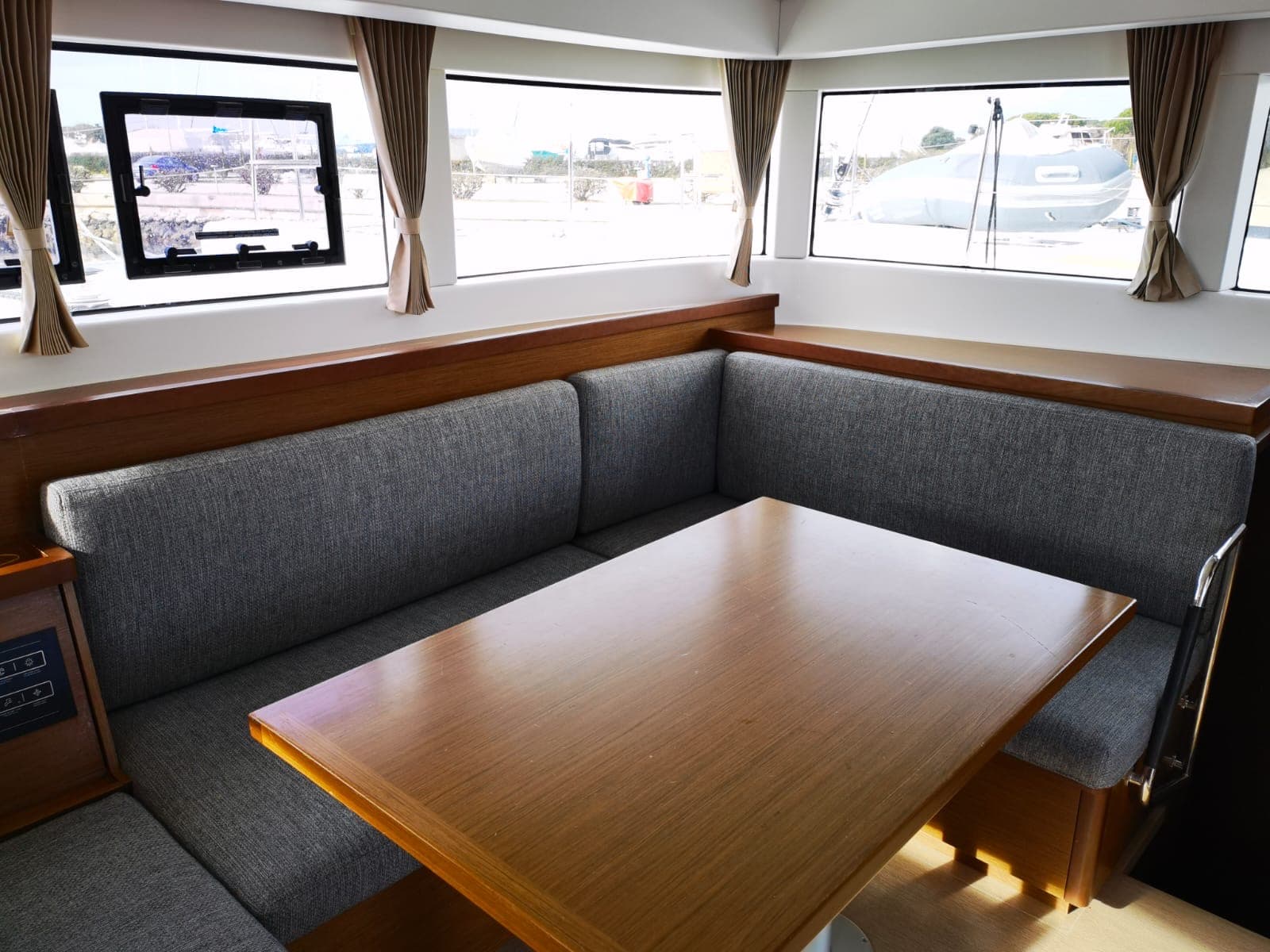 Lagoon 40 - photo 12