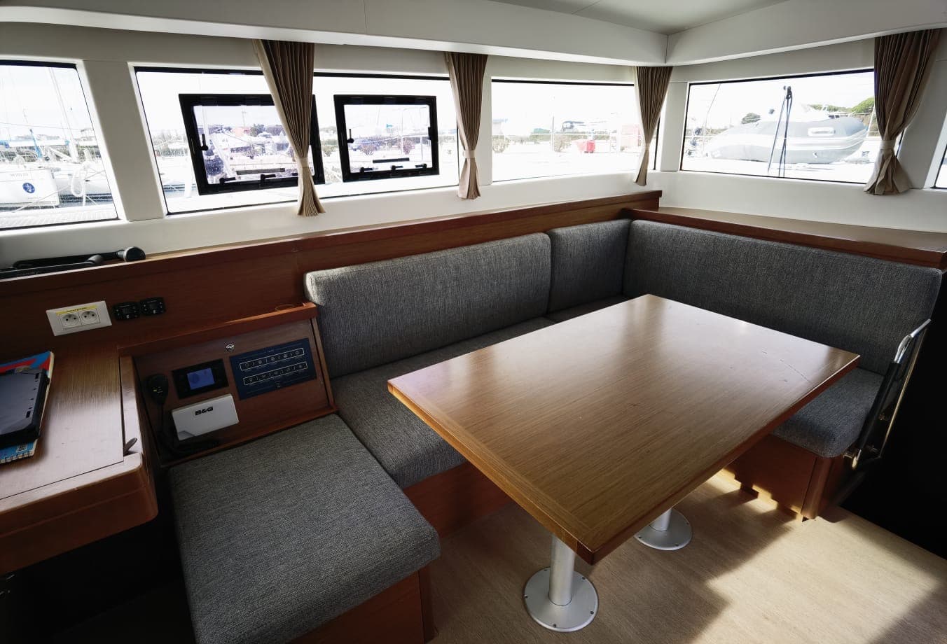 Lagoon 40 - photo 26