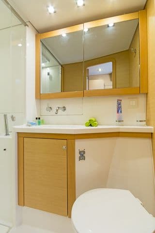 Lagoon 450 Fly - photo 12