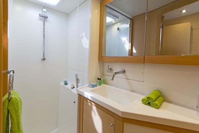 Lagoon 450 Fly - photo 5