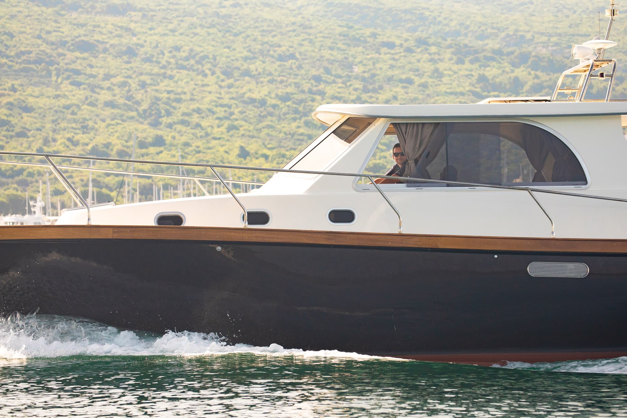 Motorboat - photo 10