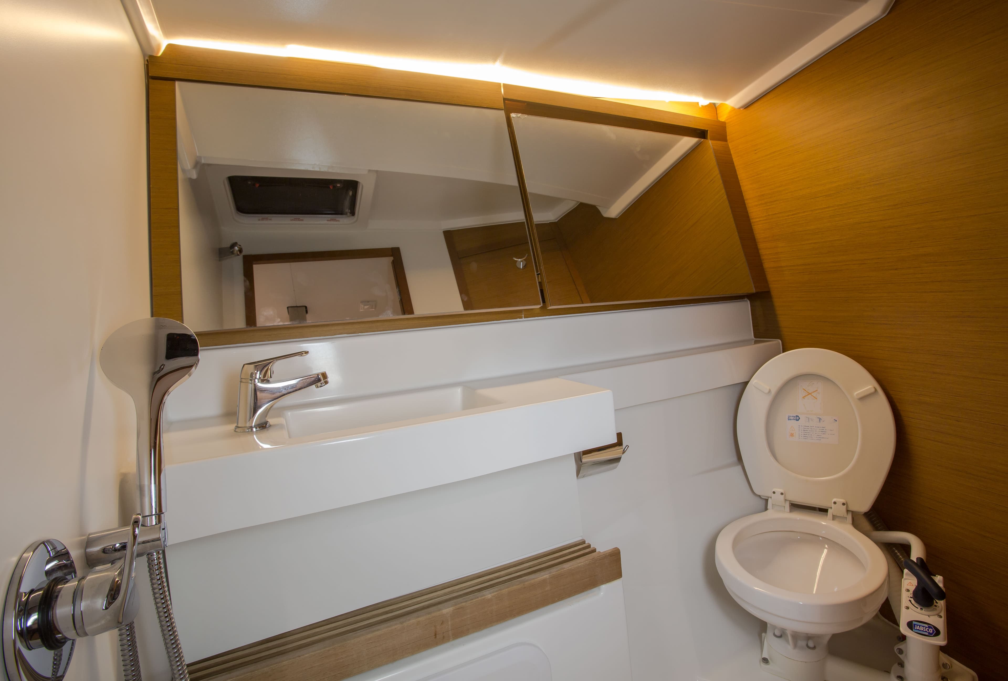 Sun Odyssey 440 - photo 4