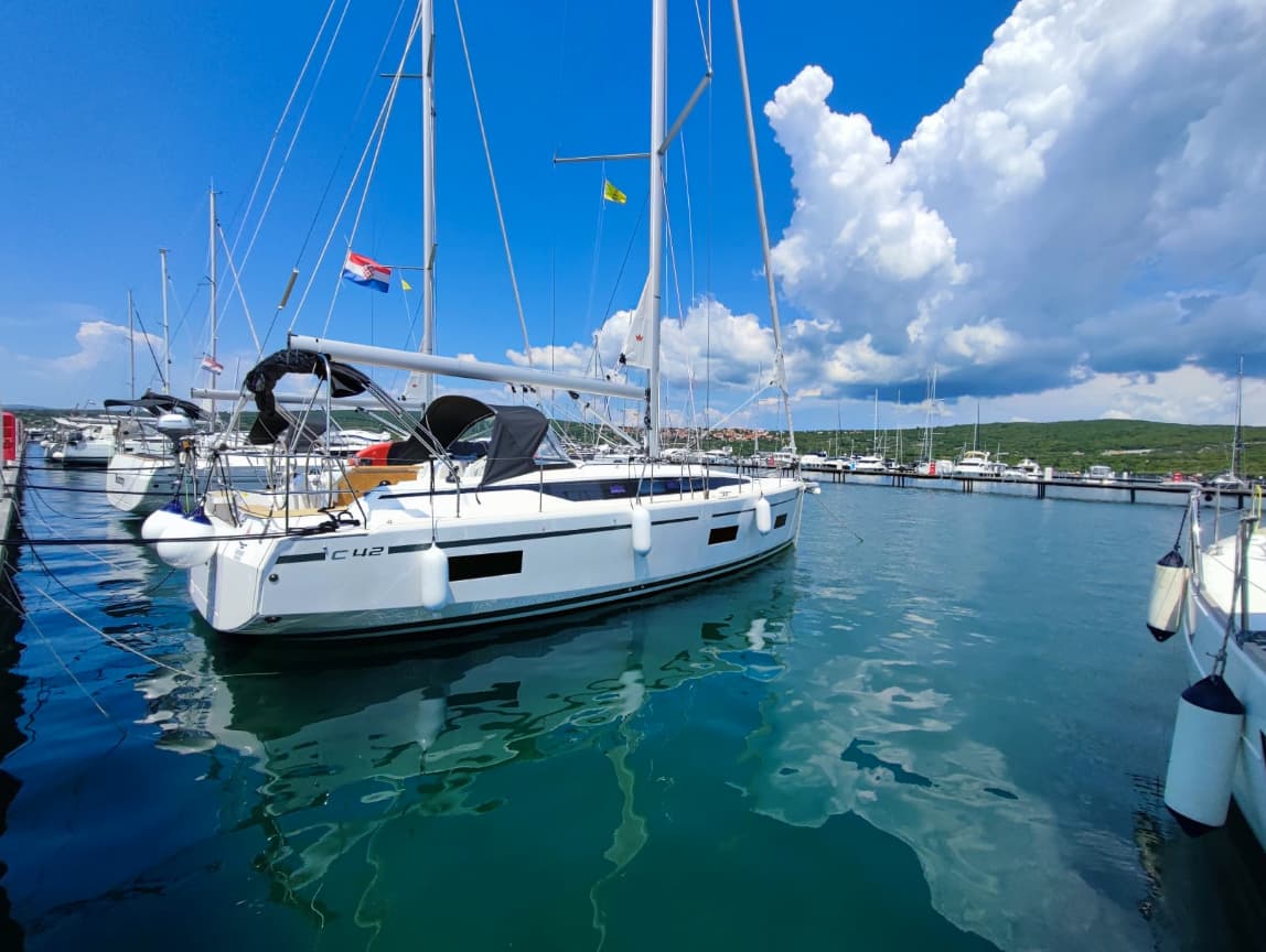 Bavaria C42 - photo 10