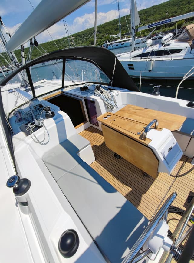 Bavaria C42 - photo 4