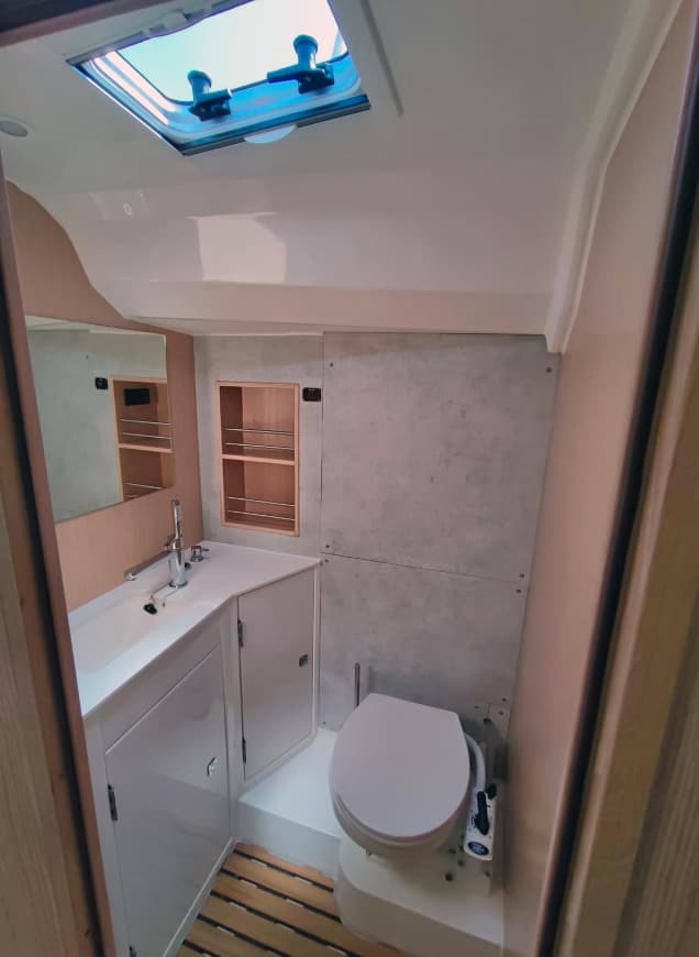 Bavaria C42 - photo 42