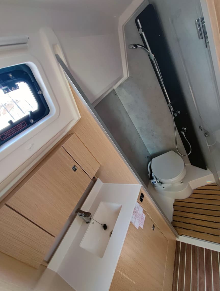 Bavaria C42 - photo 36