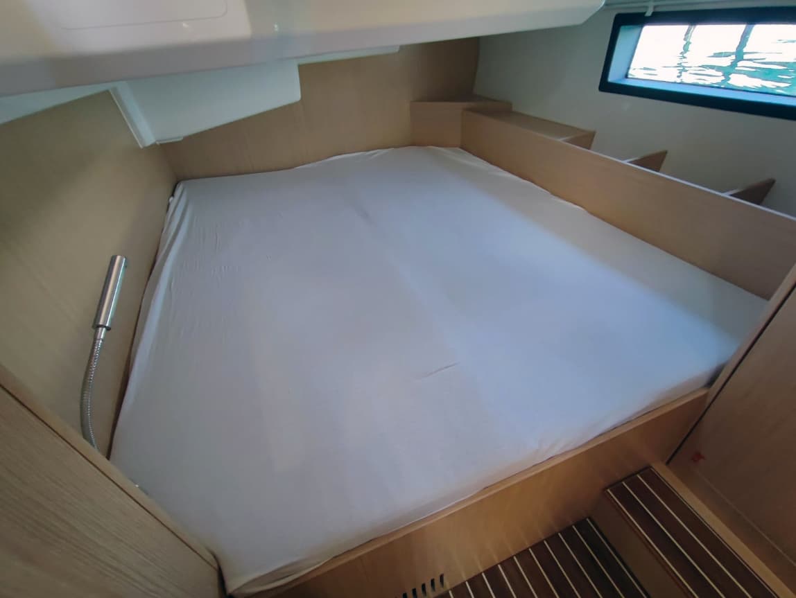 Bavaria C42 - photo 34