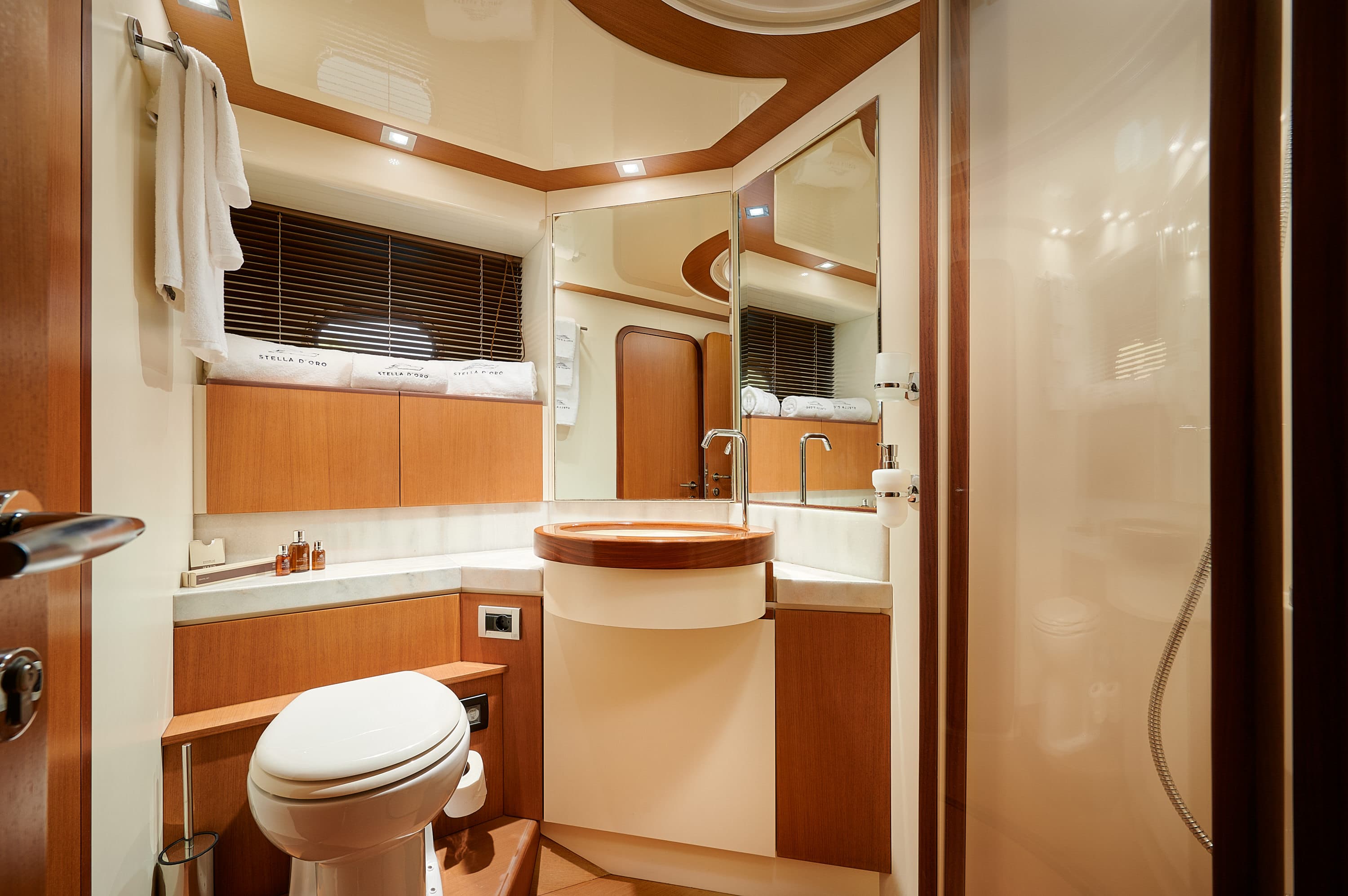 Ferretti 730 - photo 32