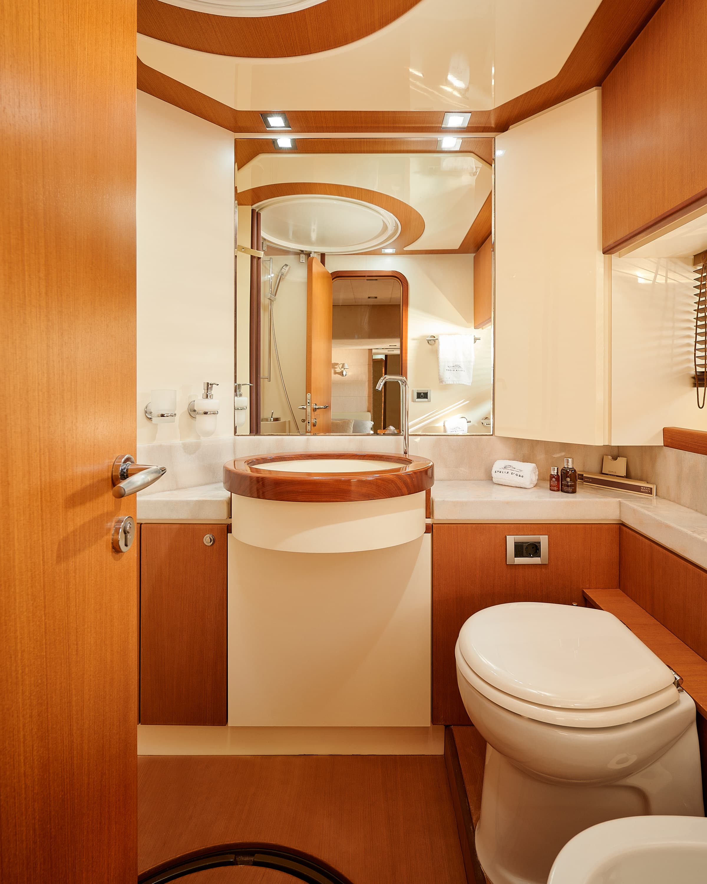 Ferretti 730 - photo 18