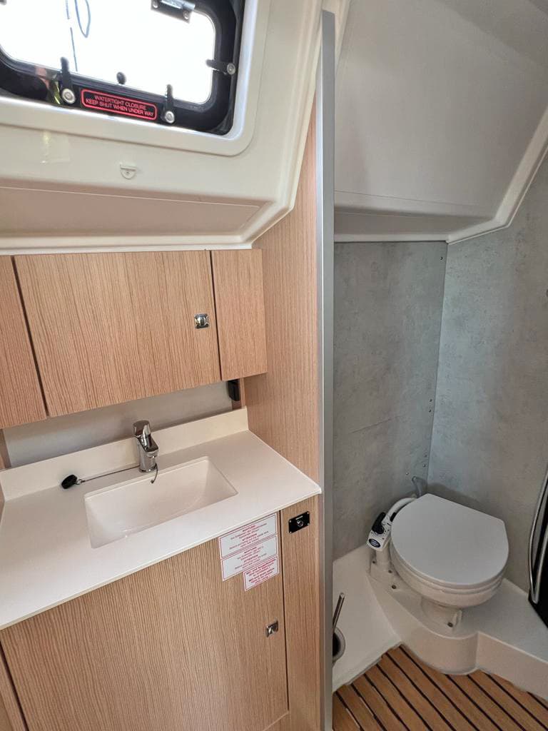 Bavaria C42 - photo 9