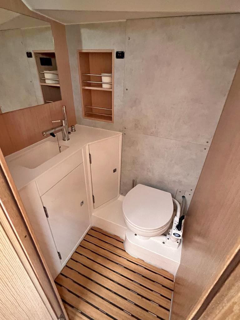 Bavaria C42 - photo 11