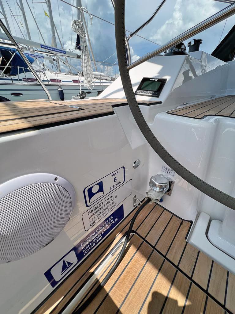 Bavaria C42 - photo 18