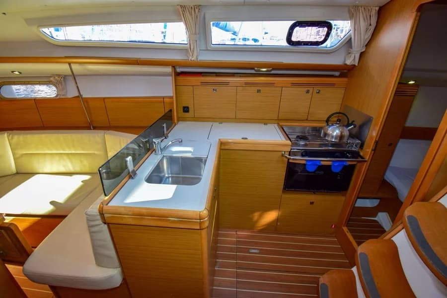 Sun Odyssey 36i - photo 11