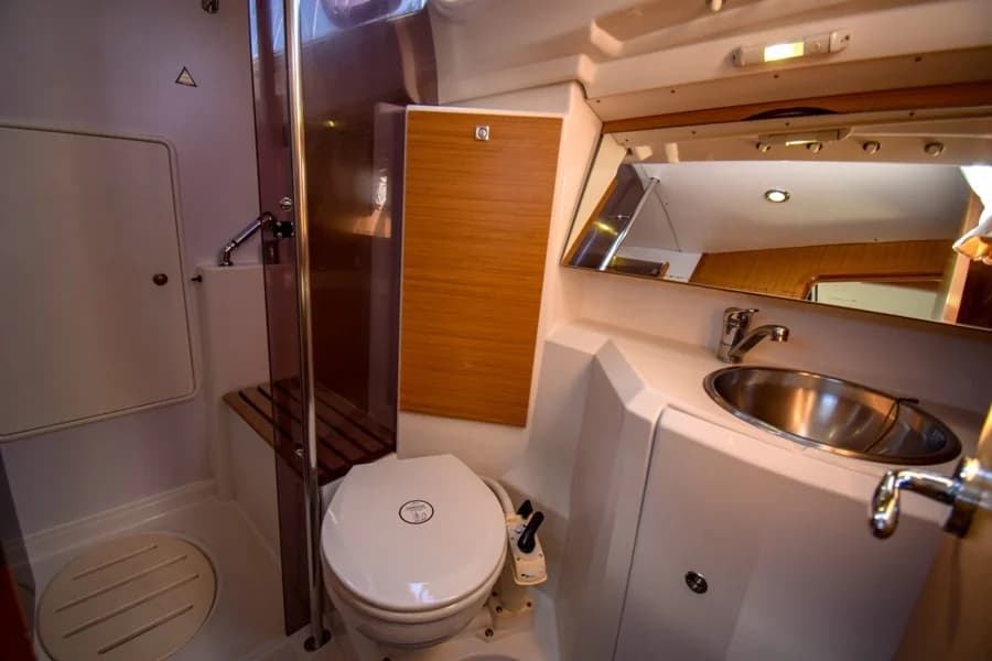 Sun Odyssey 36i - photo 9