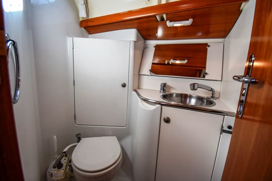 Sun Odyssey 37 - photo 28