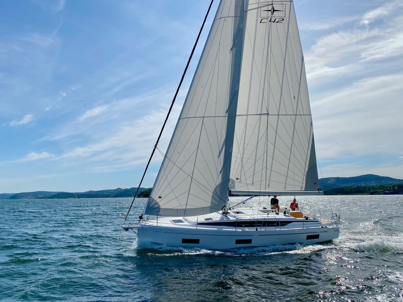 Bavaria C42 - photo