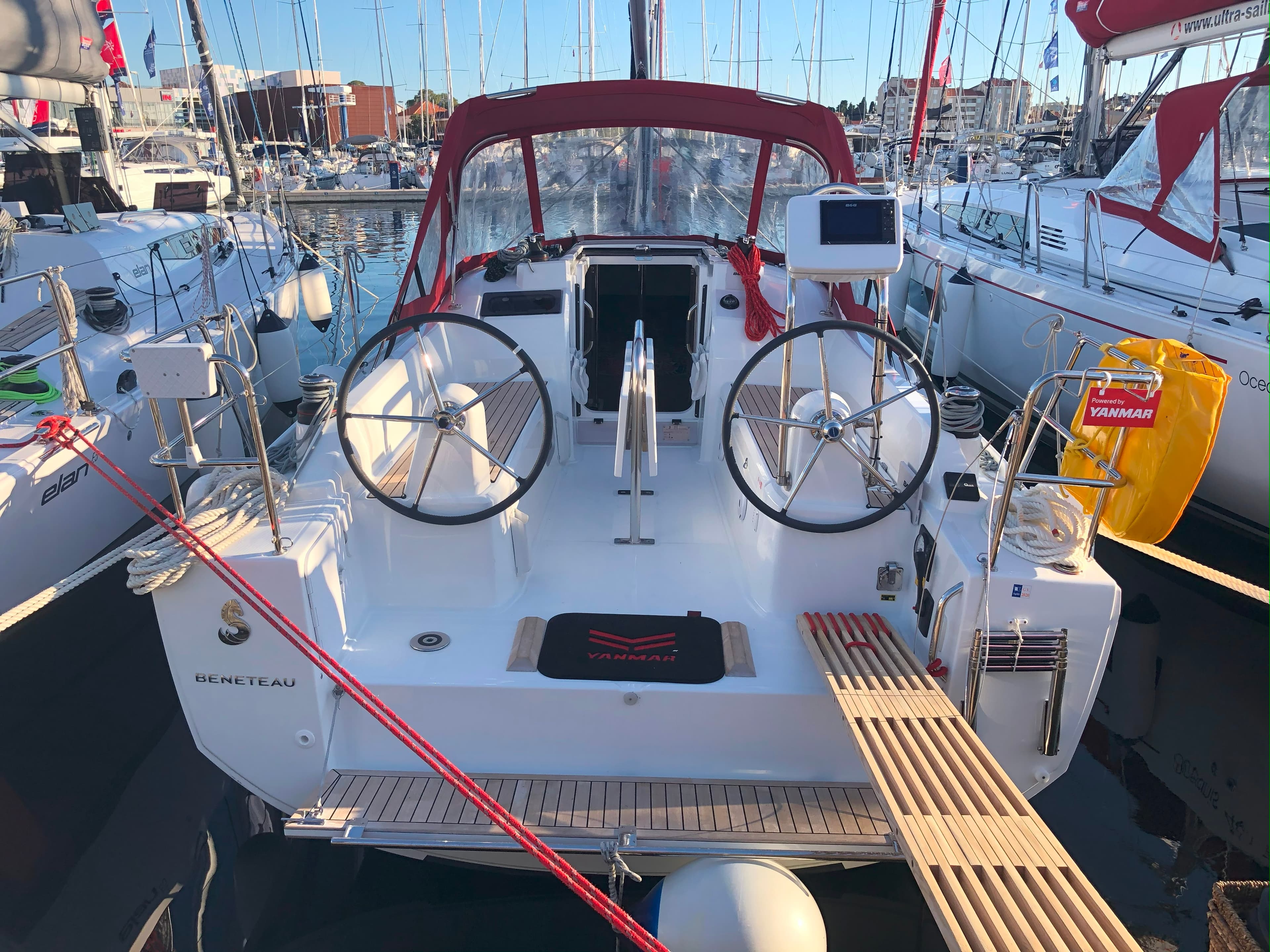 Oceanis 30.1 - photo