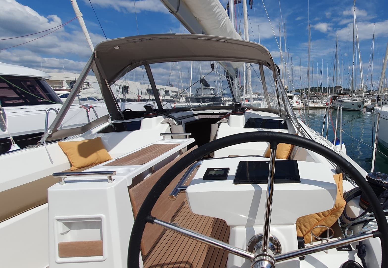 Oceanis 37.1 - photo 12