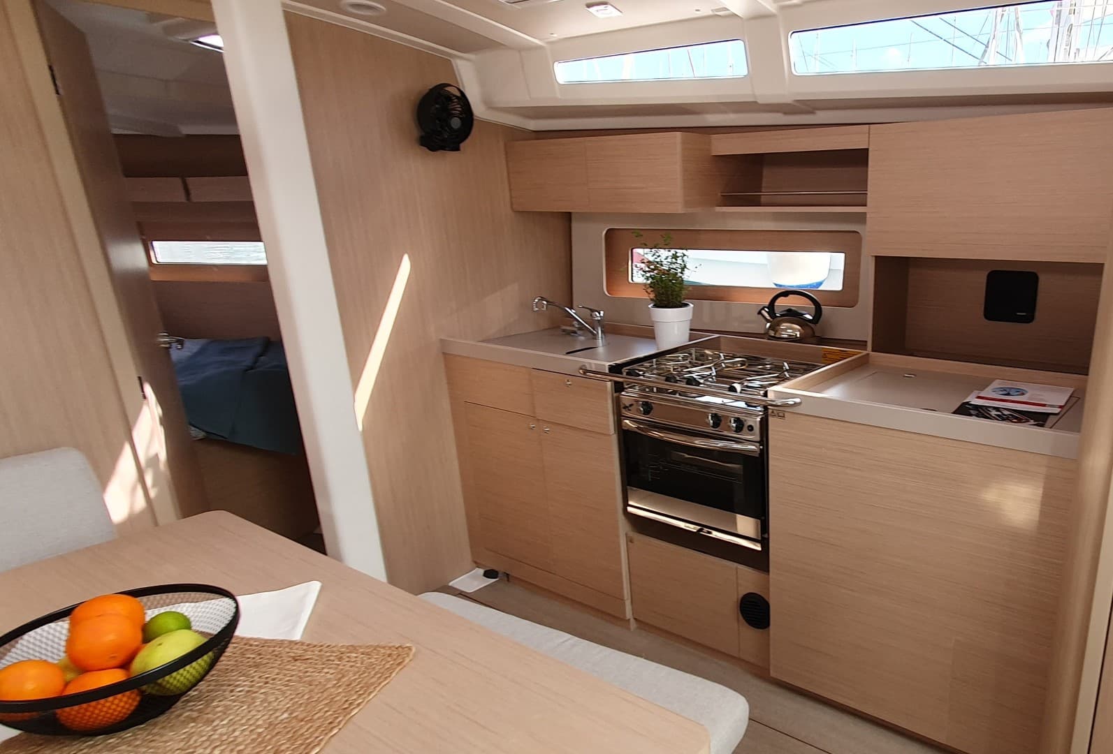 Oceanis 37.1 - photo 11