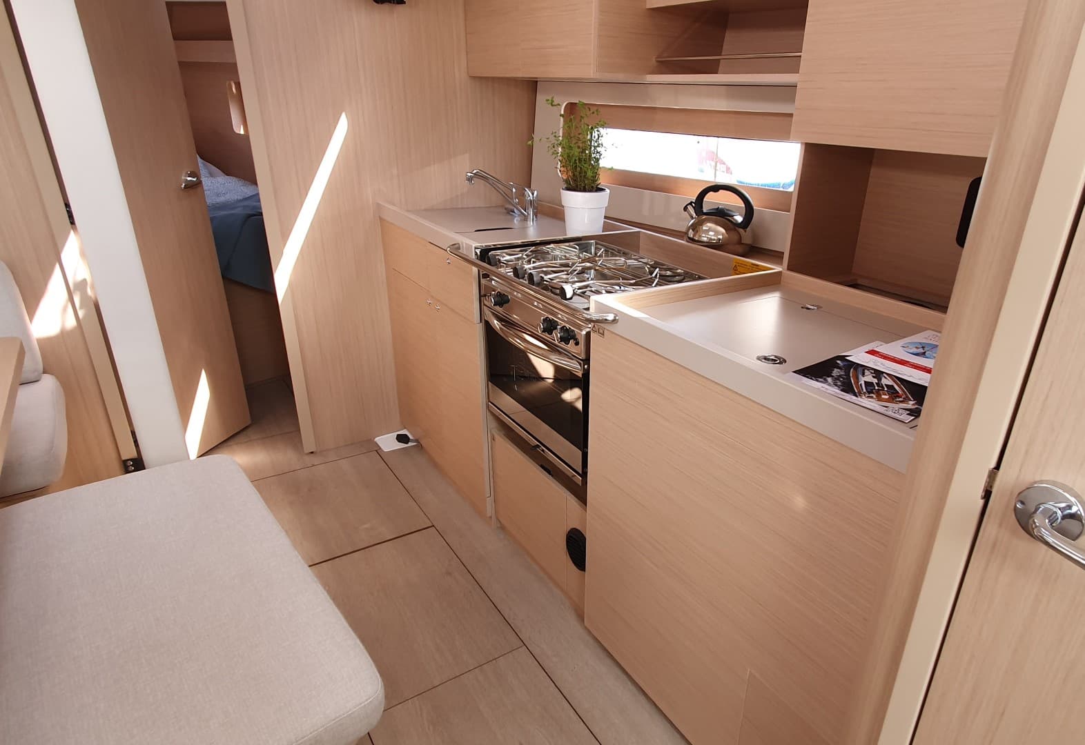 Oceanis 37.1 - photo 20