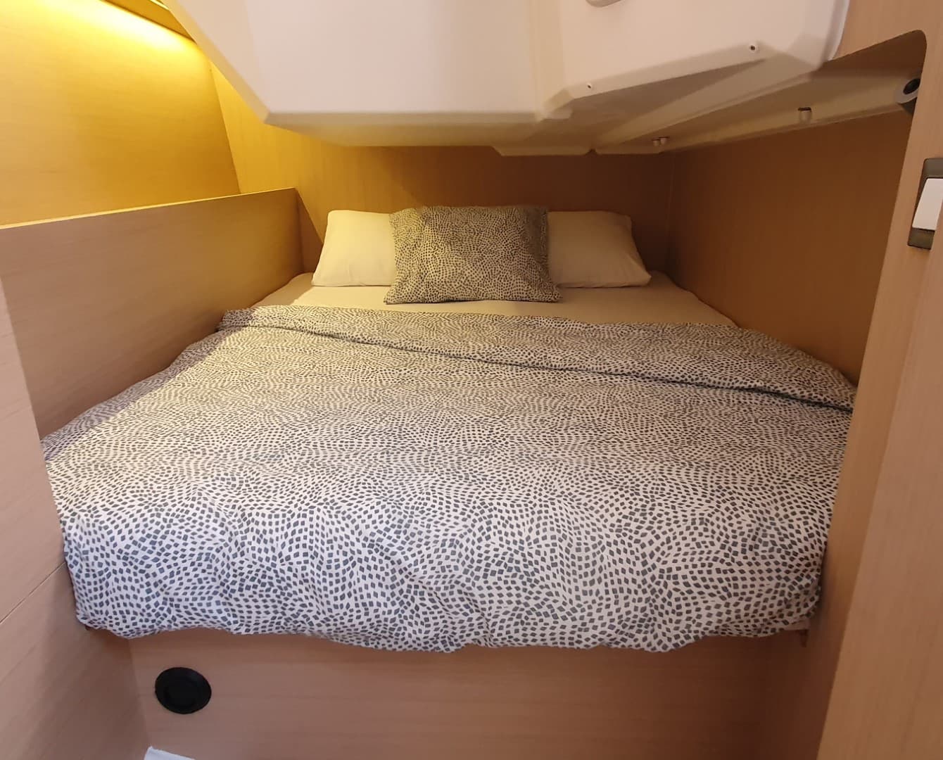 Oceanis 37.1 - photo 10