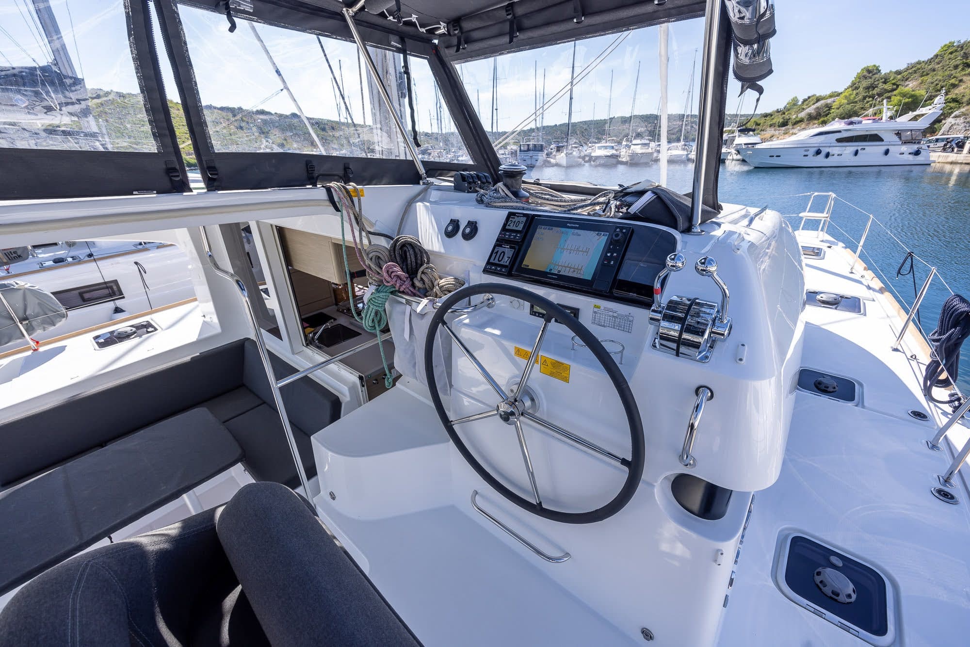 Lagoon 40 - photo 10