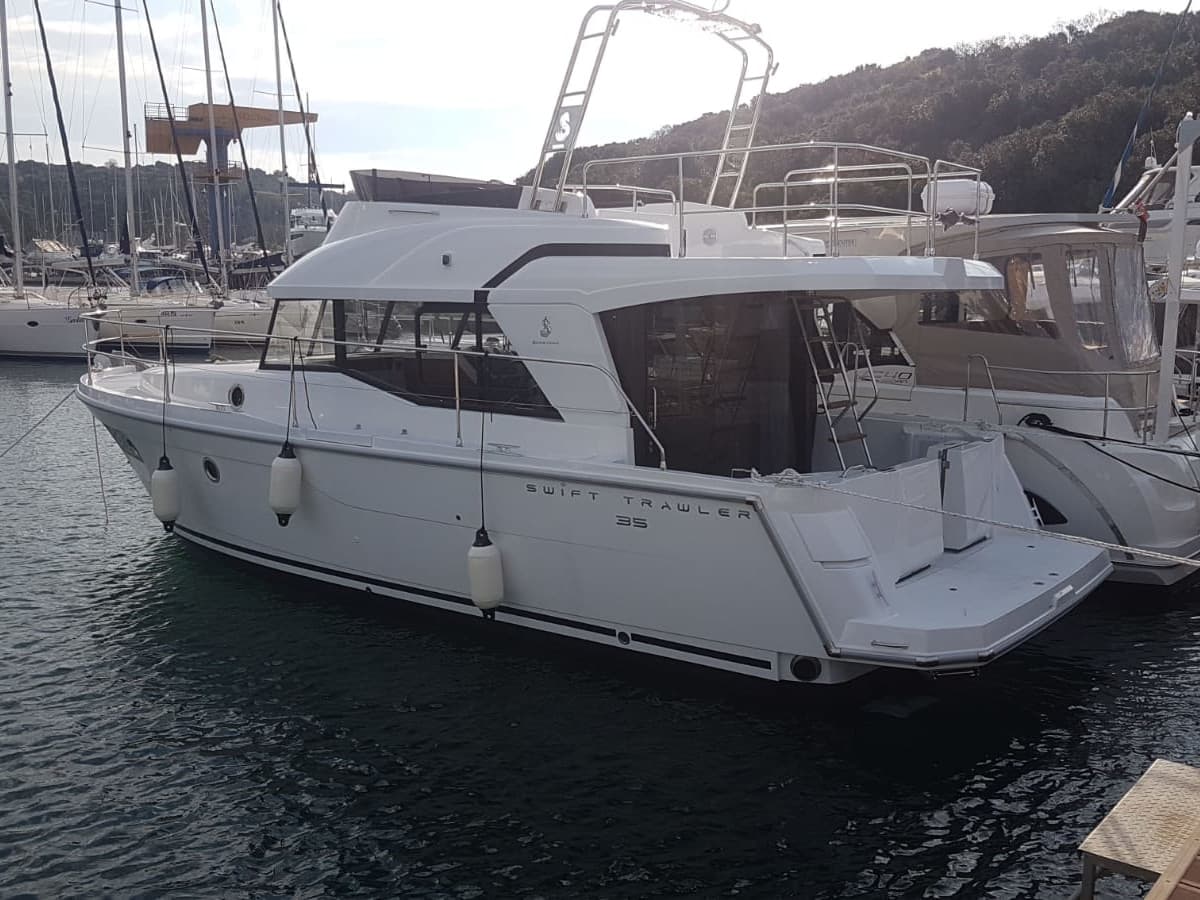 Swift Trawler 35 - photo