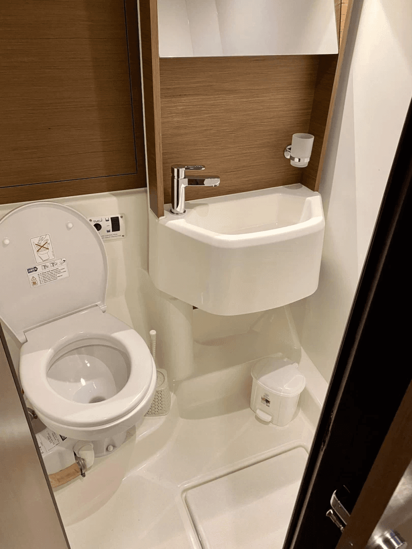 Oceanis 51.1 - photo 16