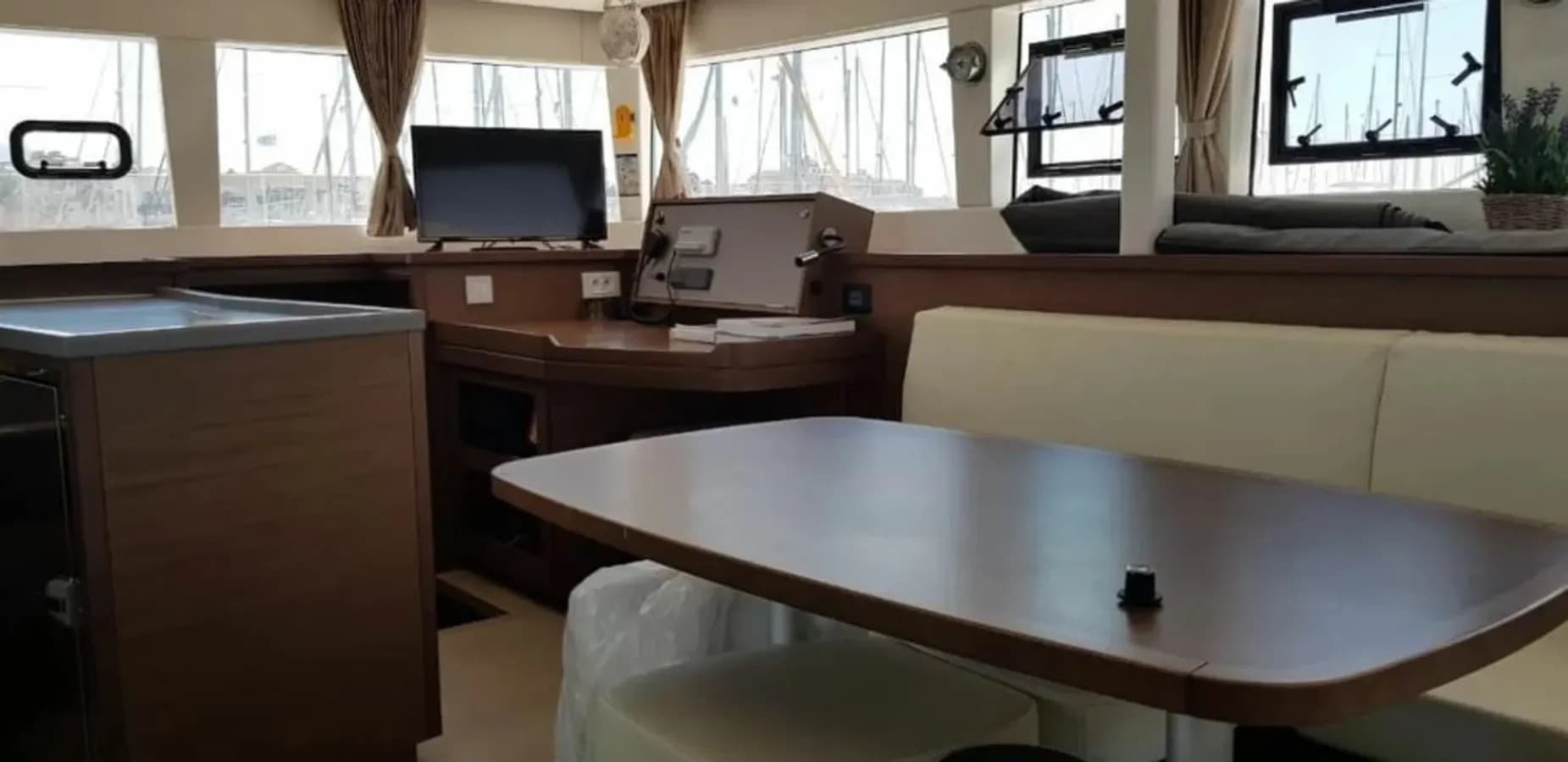 Lagoon 450 - photo 7