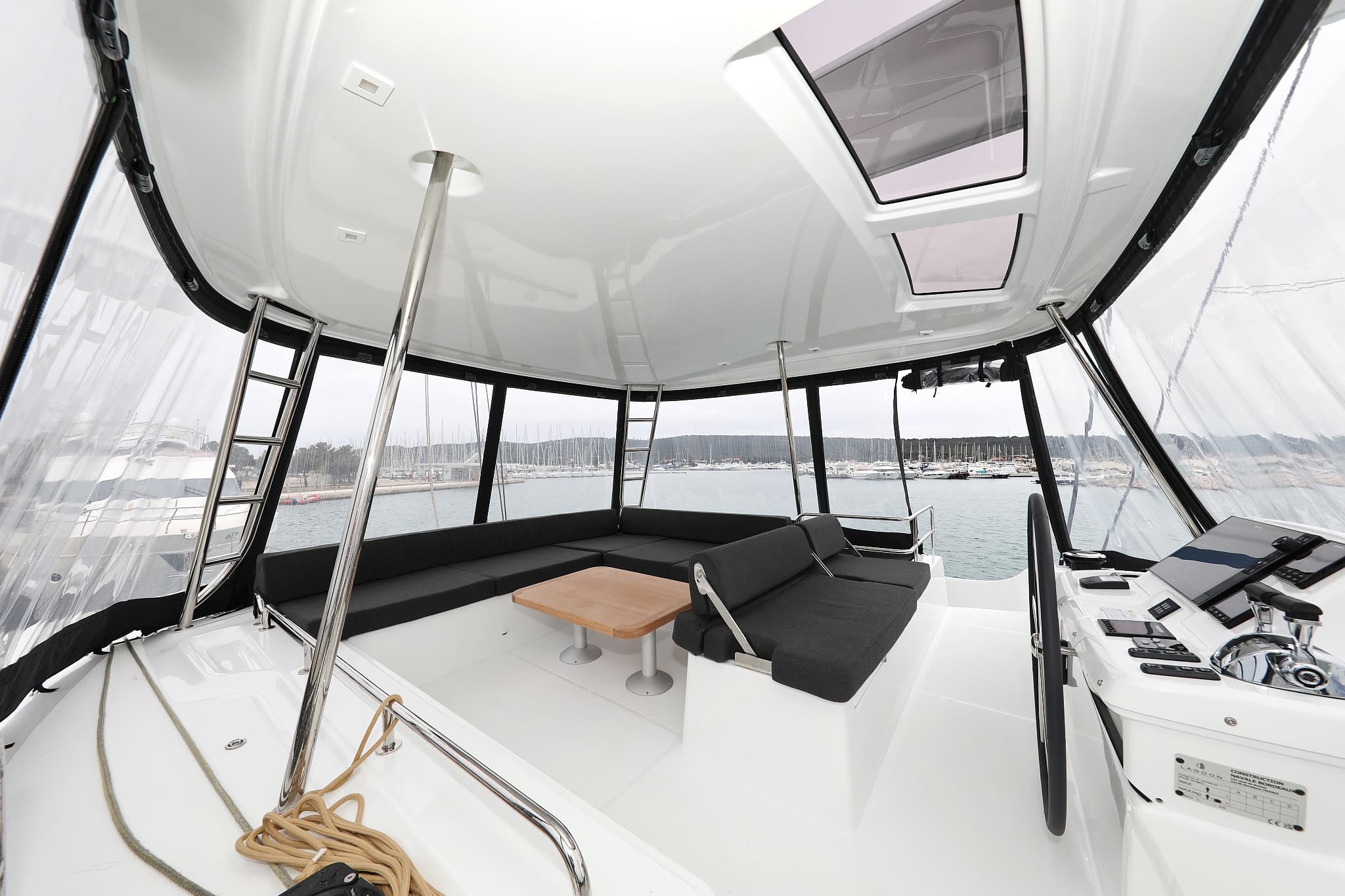 Lagoon 51 - photo 37