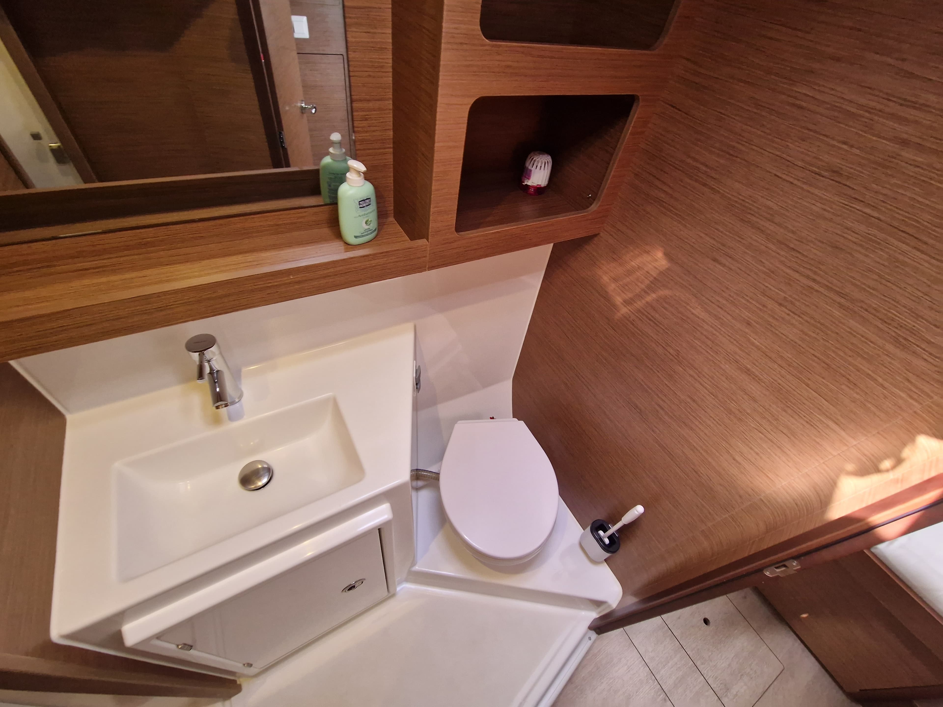 Lagoon 42 - photo 15