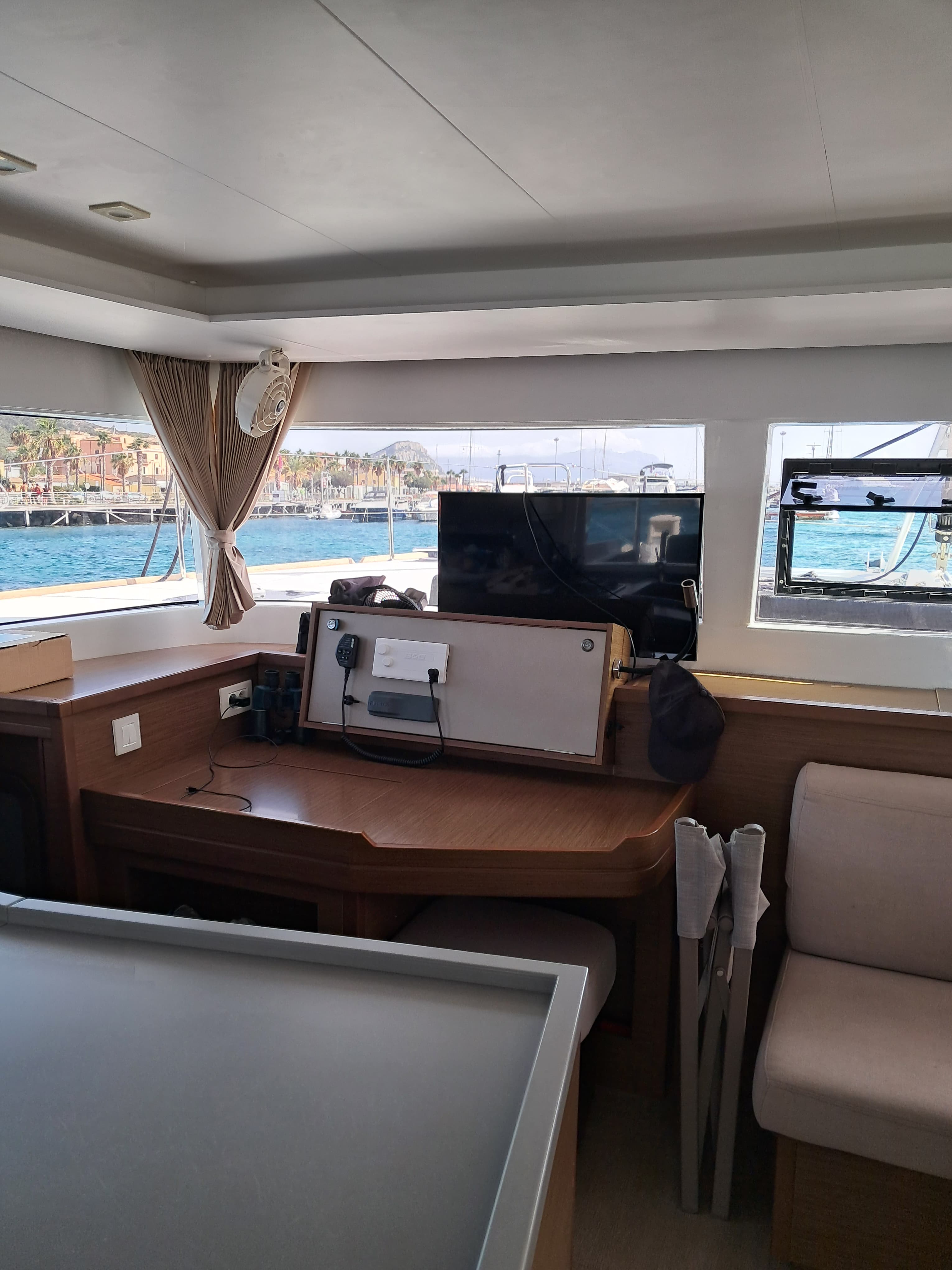 Lagoon 450 Fly - photo 30