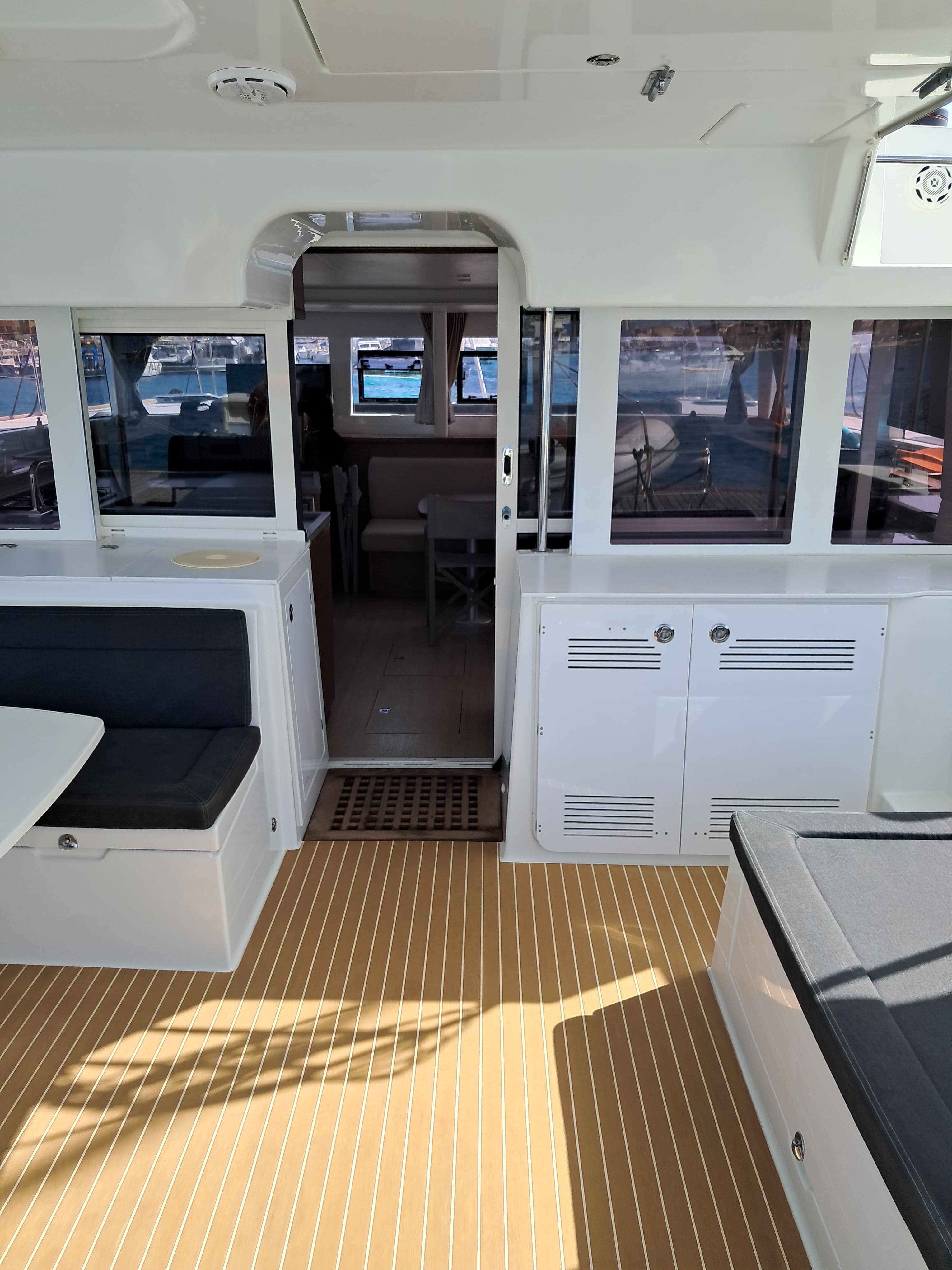 Lagoon 450 Fly - photo 14