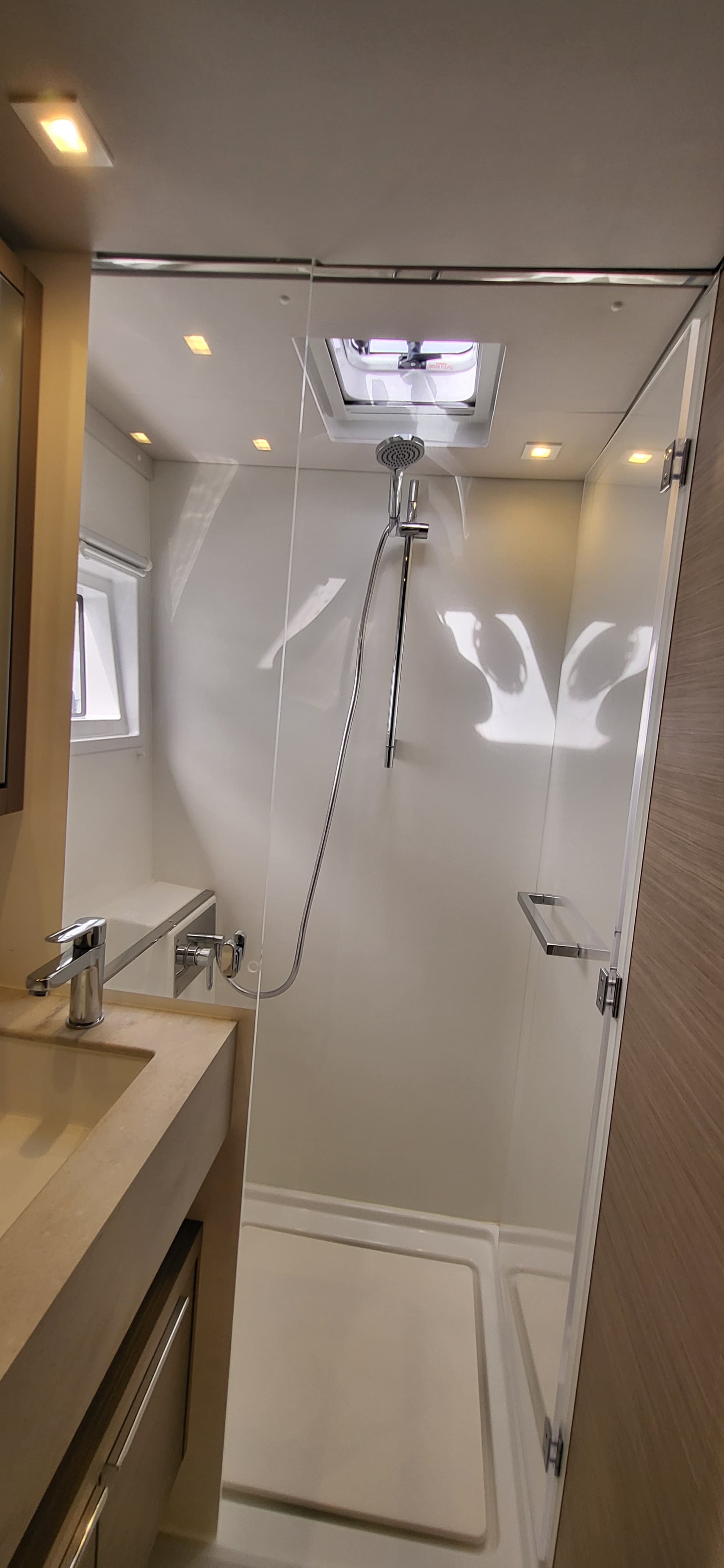 Lagoon 46  - photo 5