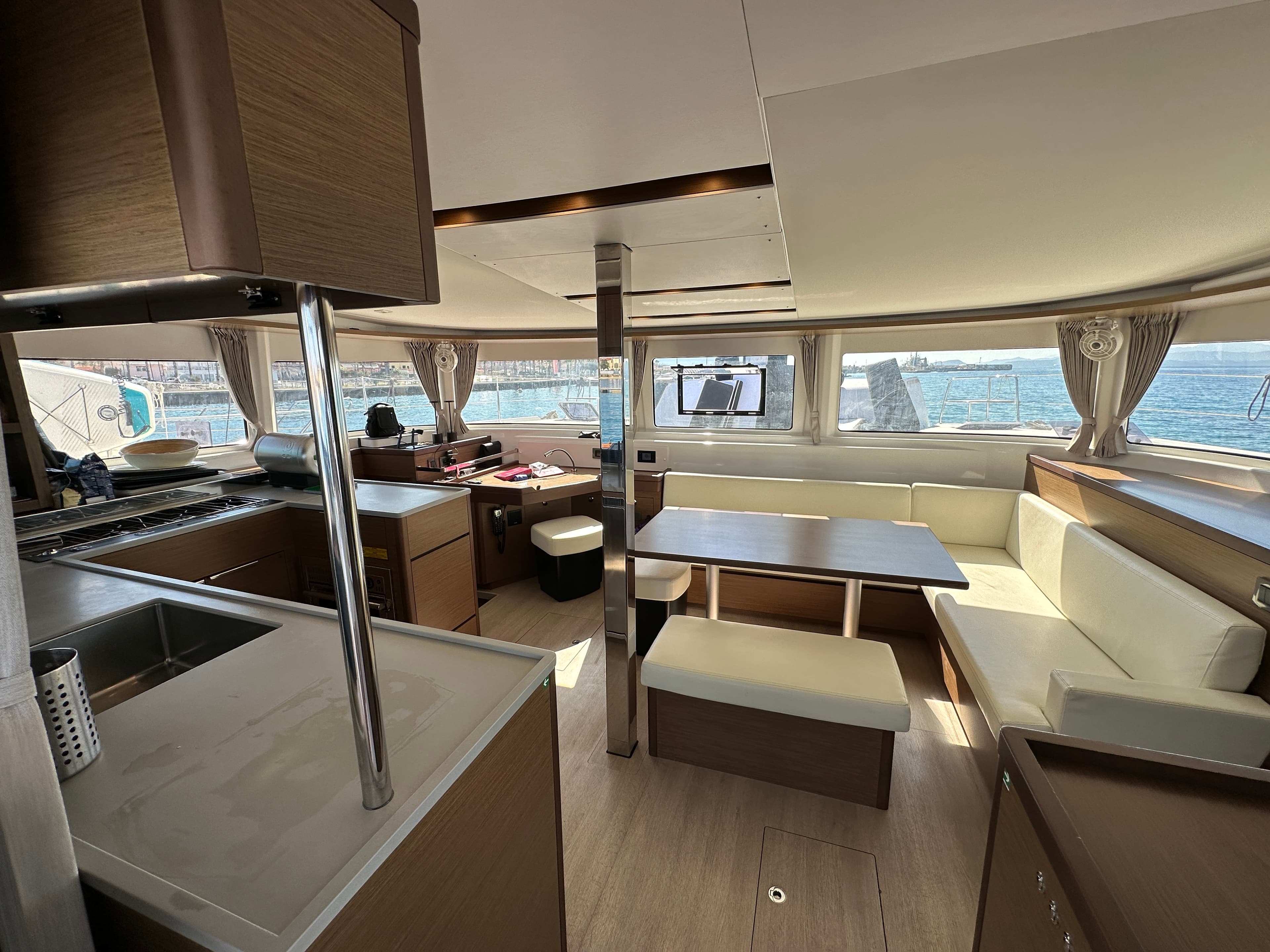 Lagoon 46  - photo 35