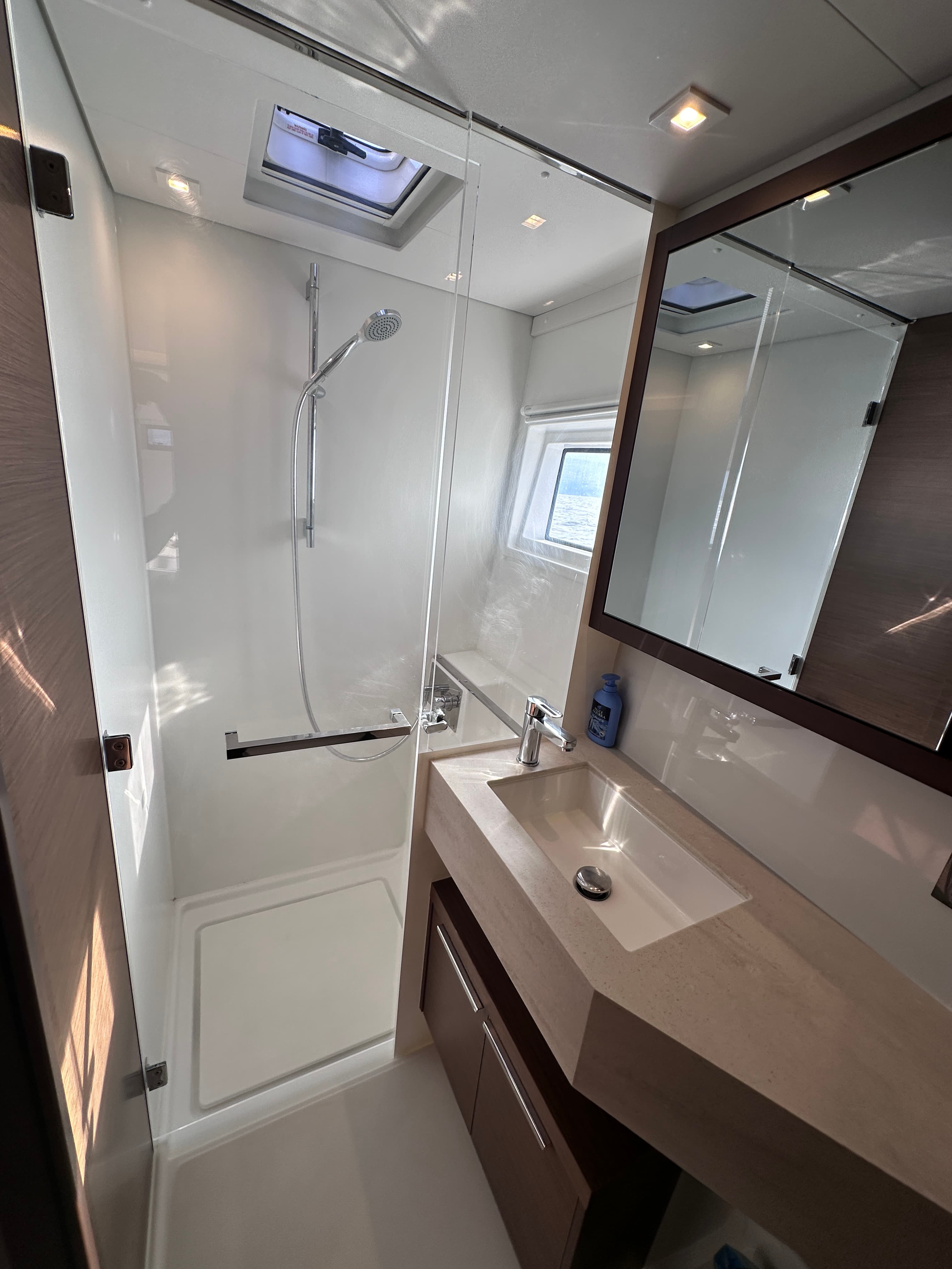 Lagoon 46  - photo 5