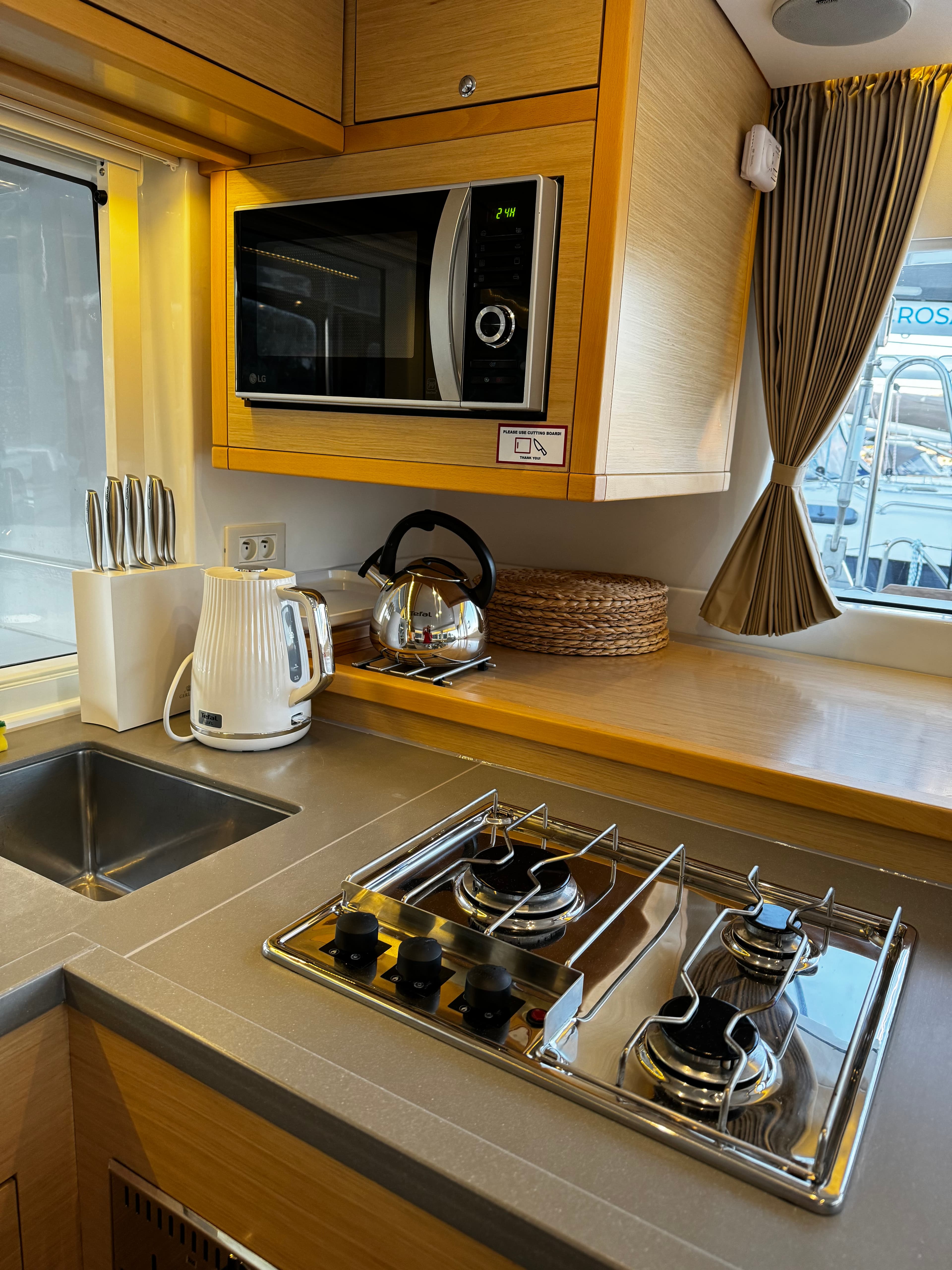 Lagoon 450 Fly - photo 9