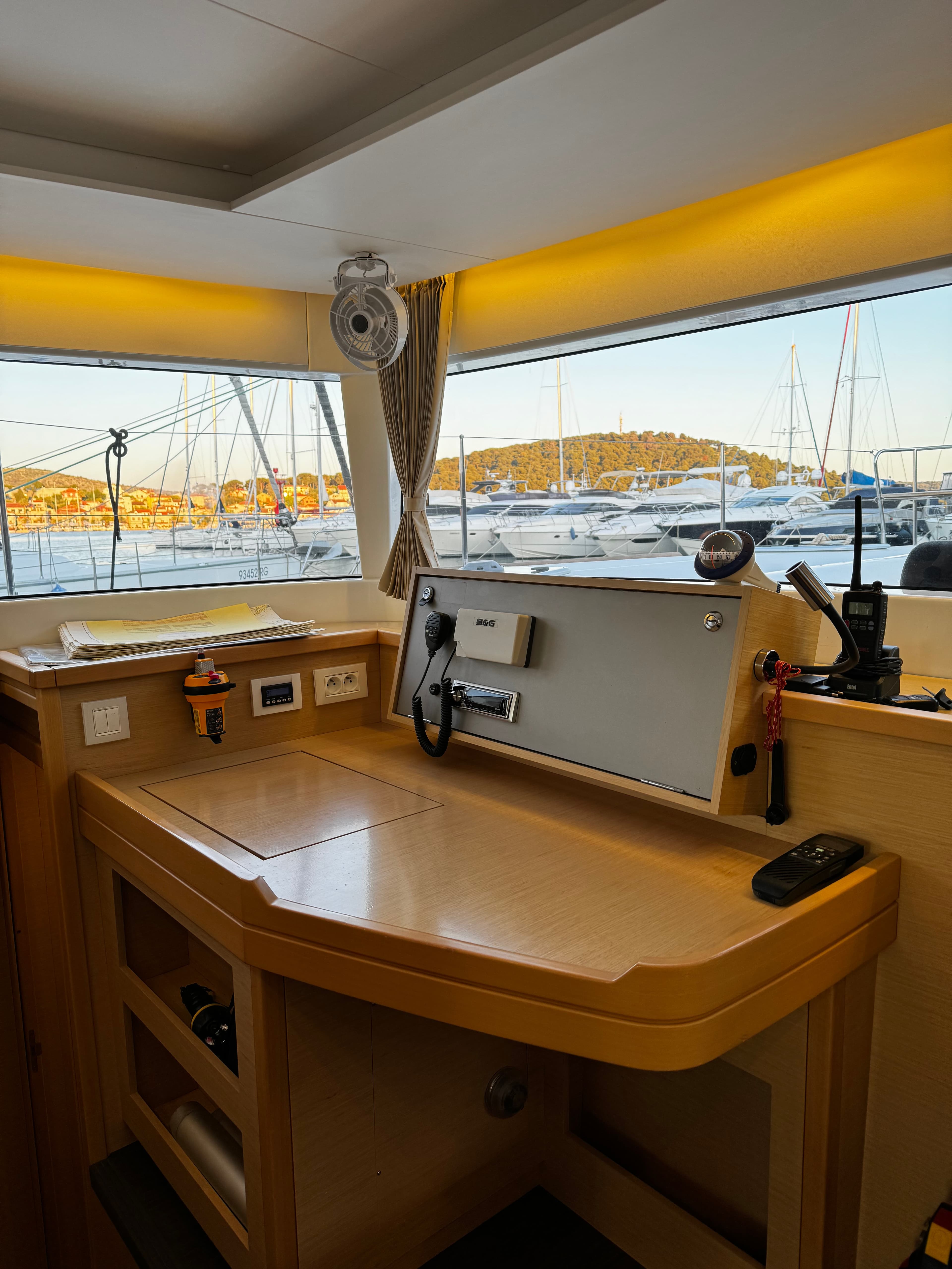 Lagoon 450 Fly - photo 6