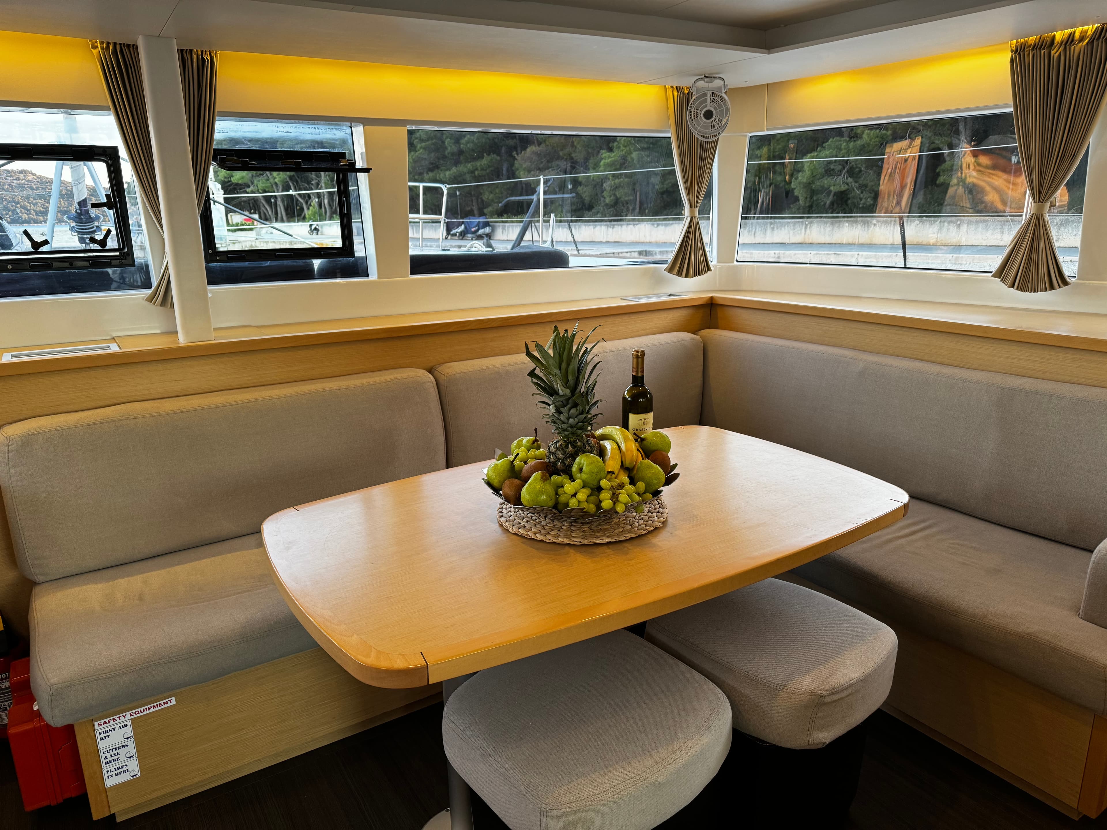 Lagoon 450 Fly - photo 10