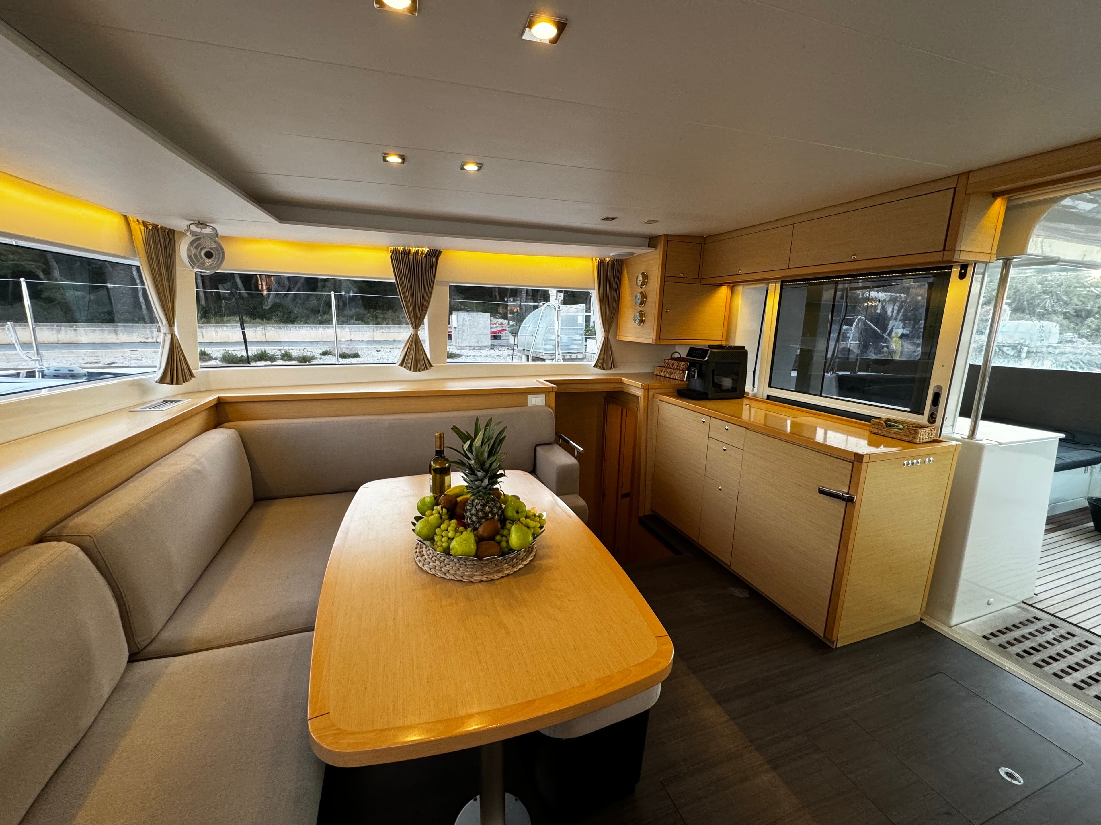 Lagoon 450 Fly - photo 13