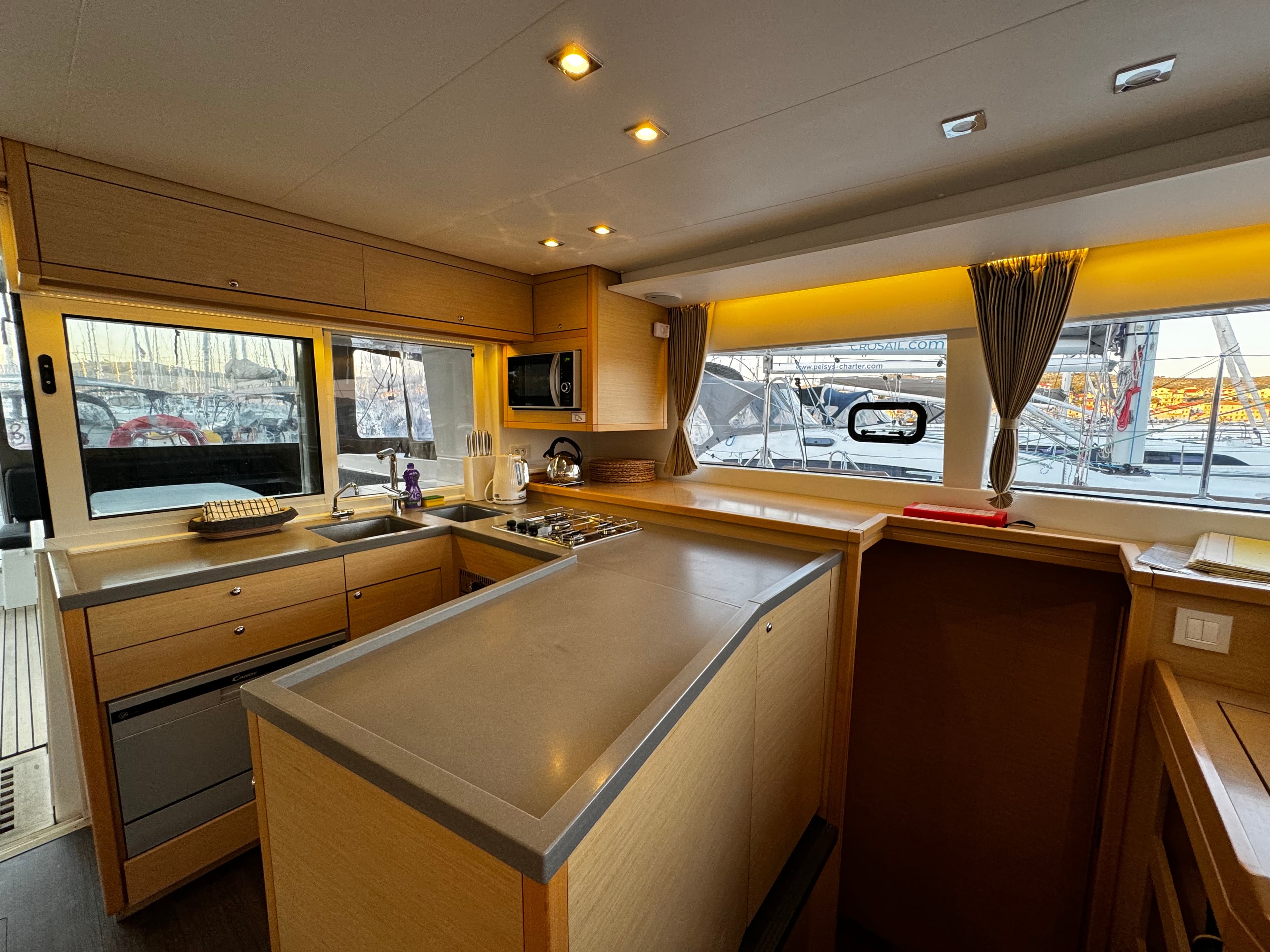 Lagoon 450 Fly - photo 26