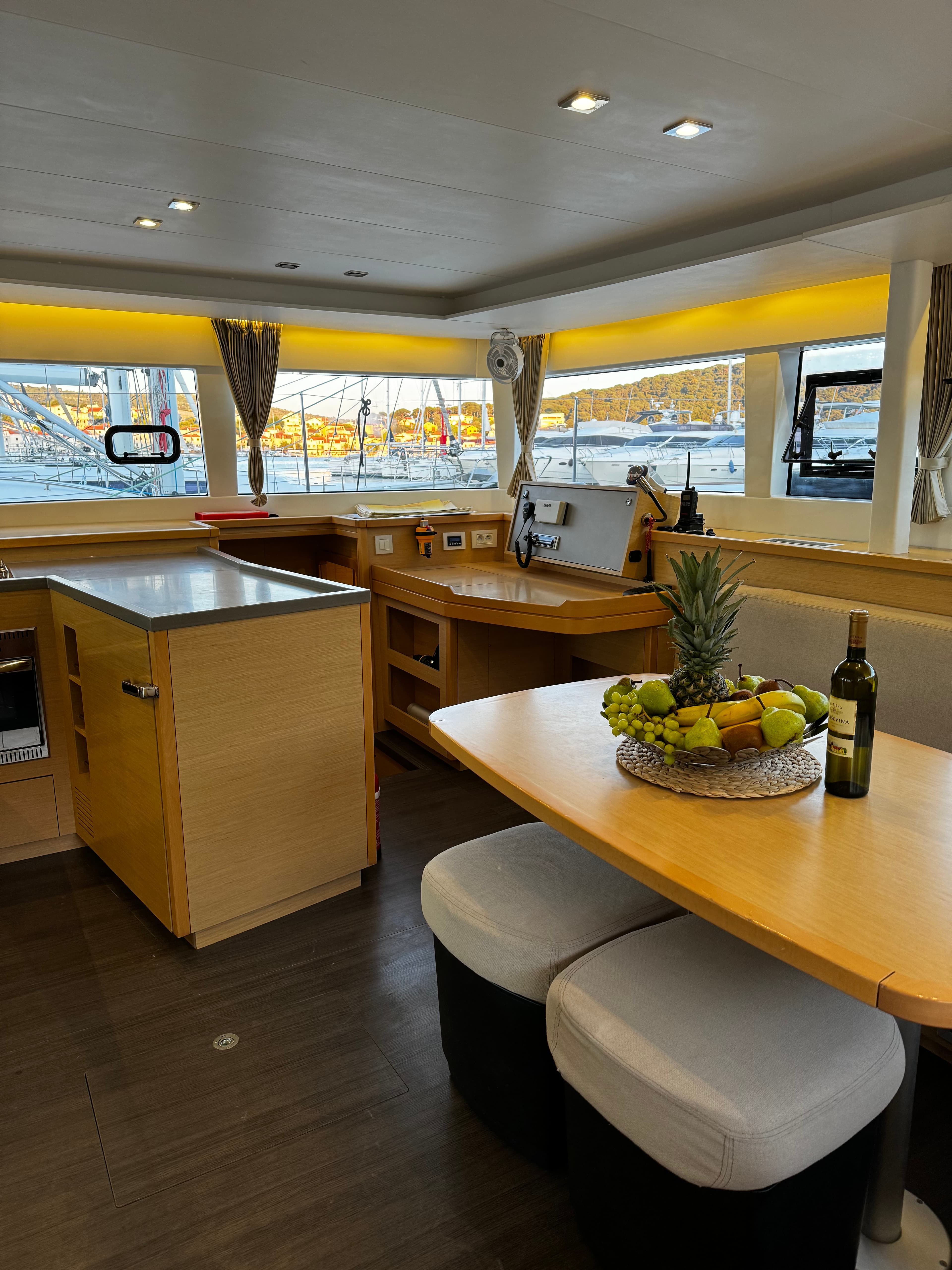 Lagoon 450 Fly - photo 8