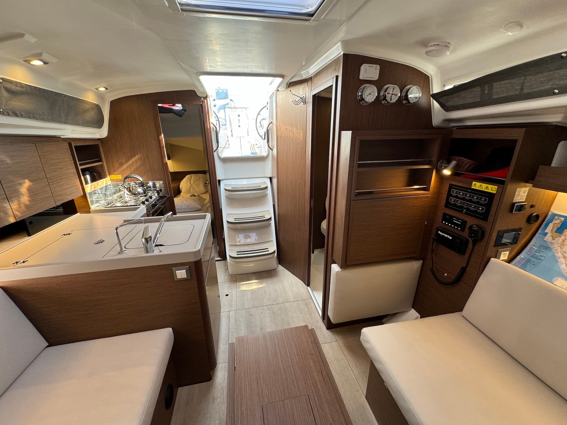 Oceanis 34.1 - photo 10