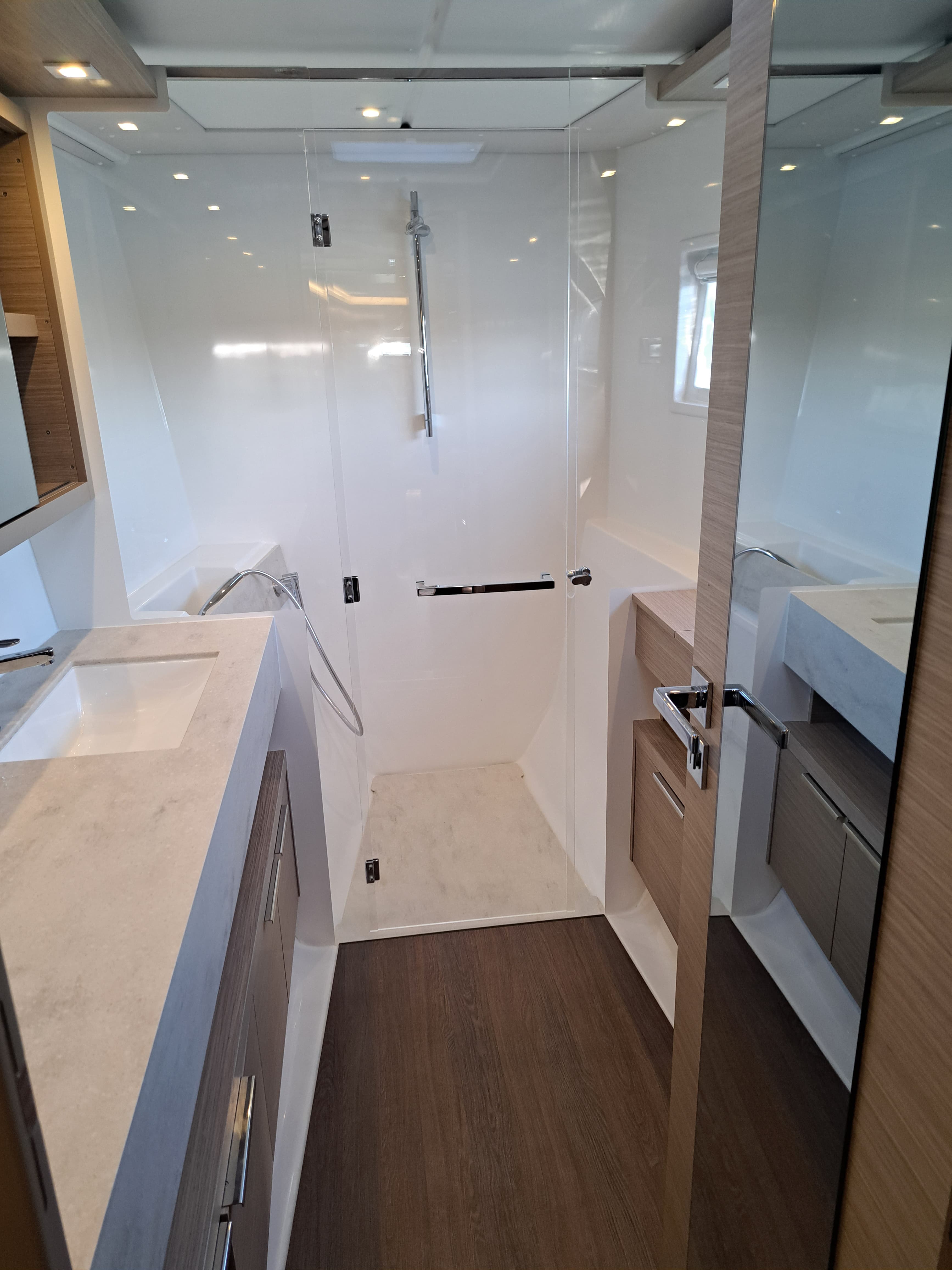 Lagoon 46  - photo 7