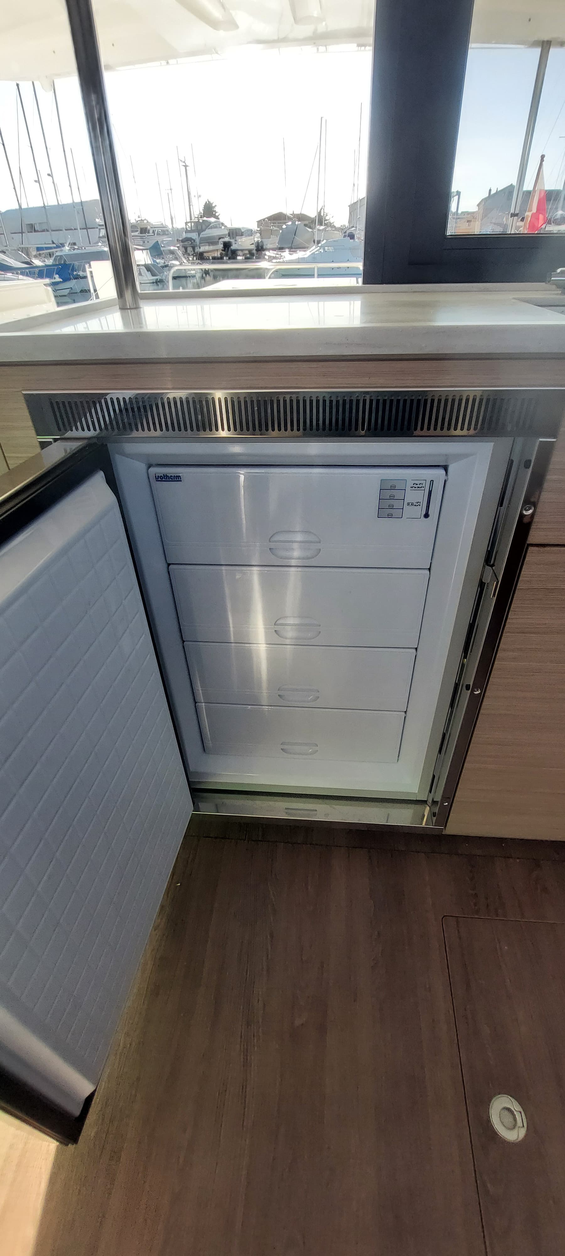 Lagoon 46  - photo 6