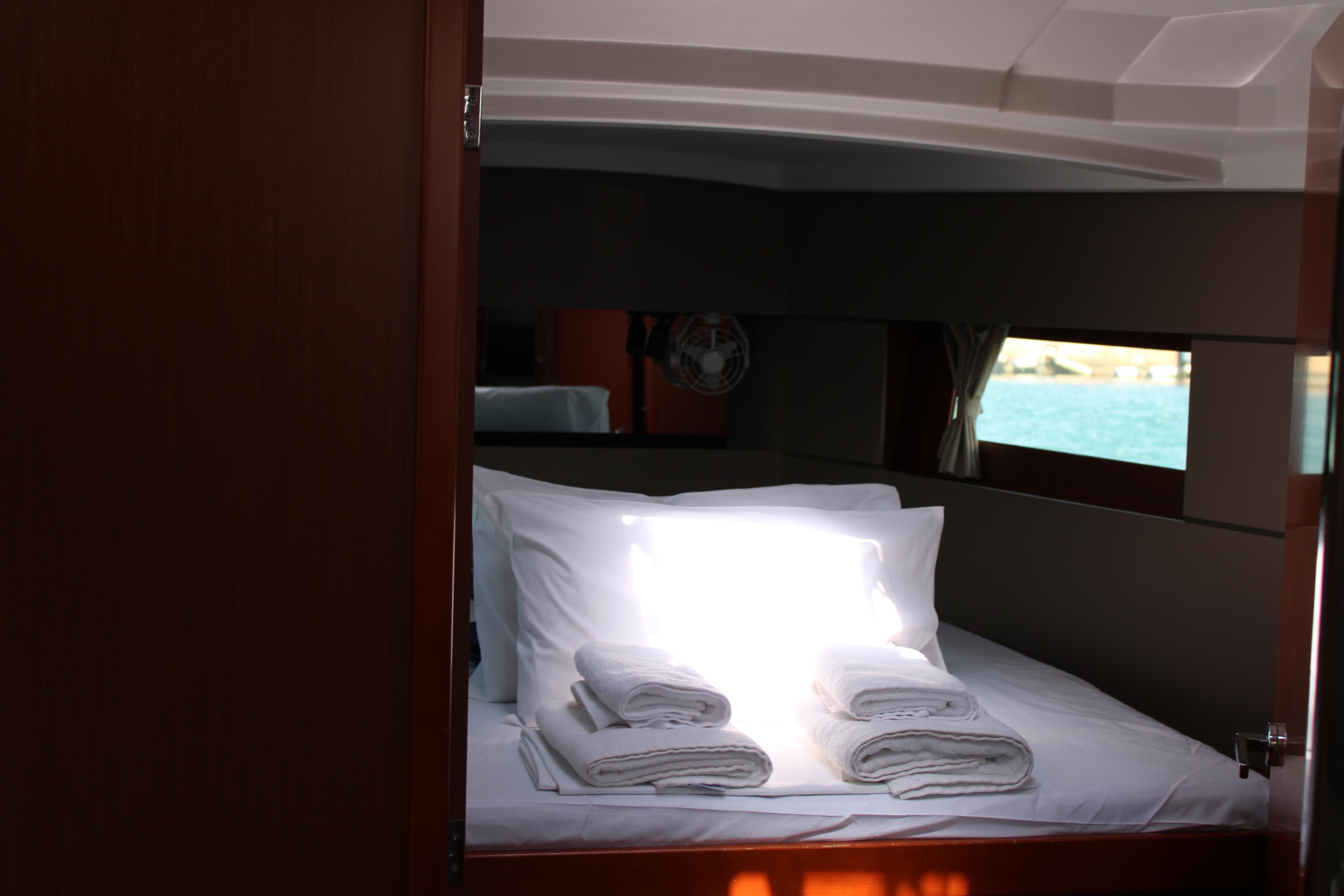 Oceanis 38.1 - photo 8