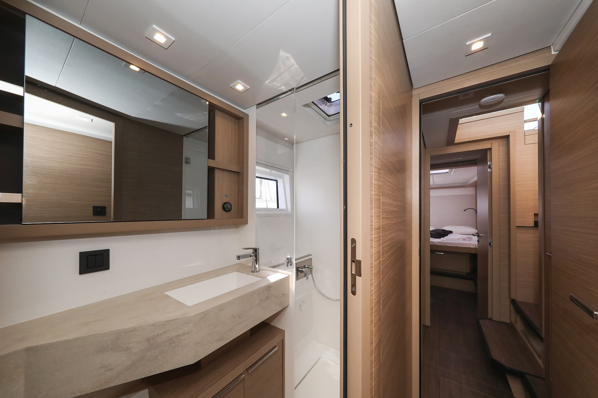 Lagoon 46  - photo 12